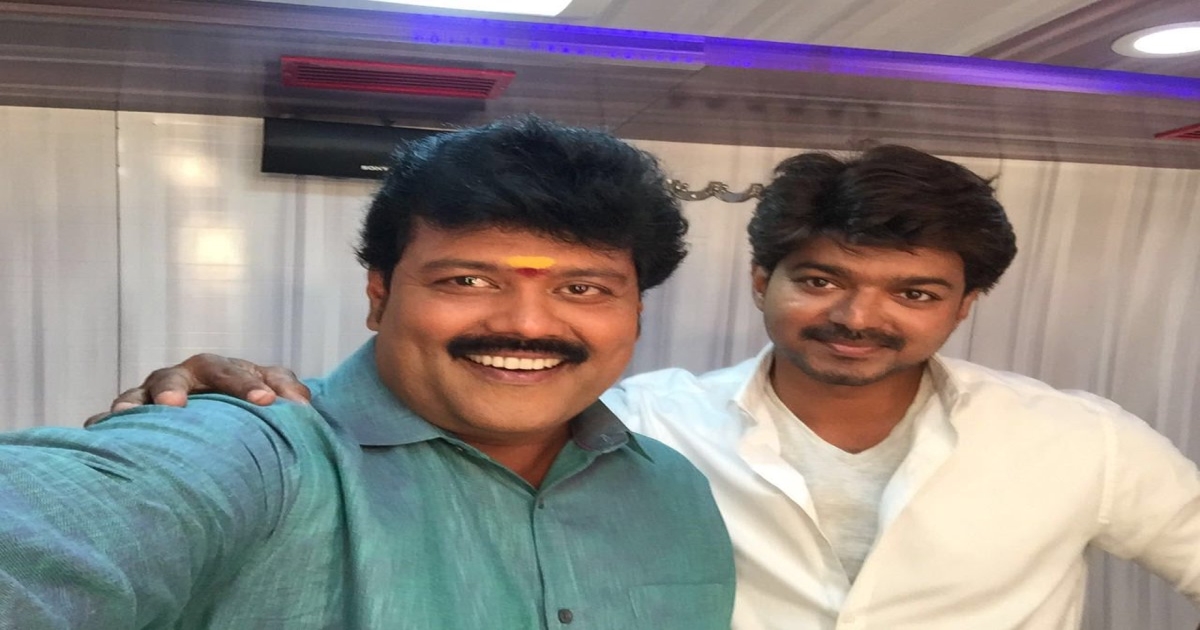 vijay-sriman-airport-friendship-video-viral