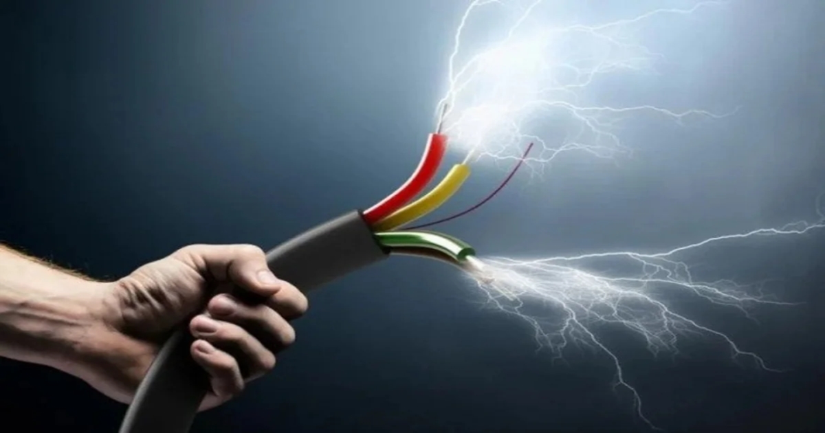 19-Year-Old College Student Dies of Electric Shock While Cleaning Home in Tambaram