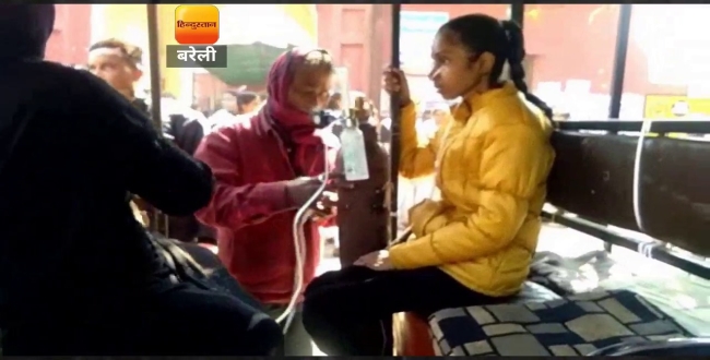 Girl from UP writes her 10th public exam with oxygen cylinder