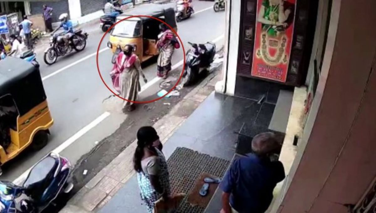 Mother and daughter stolen jewels from shop