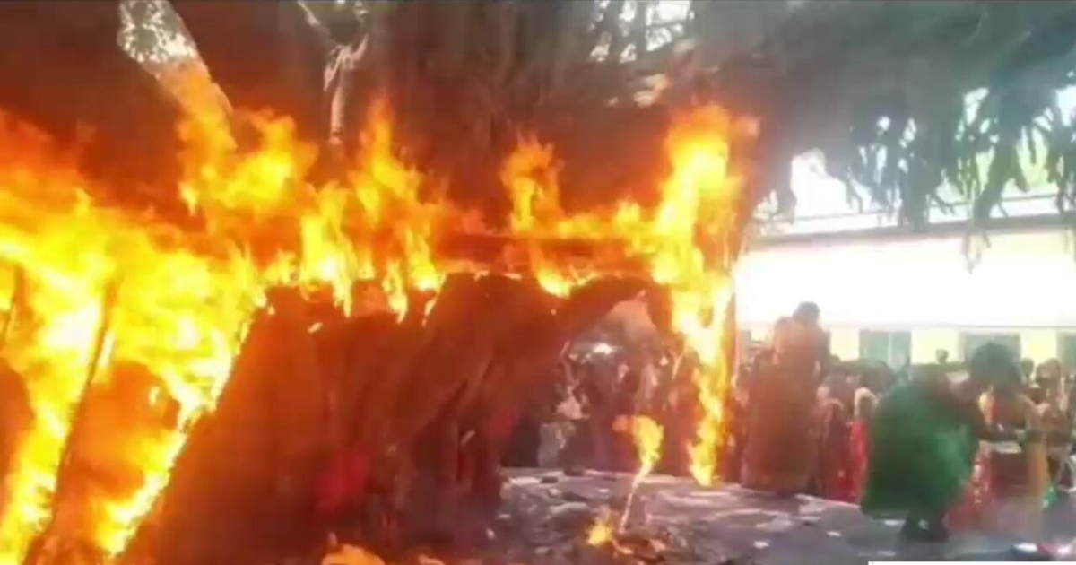 bihar-banyan-tree-fire-during-savithri-pooja