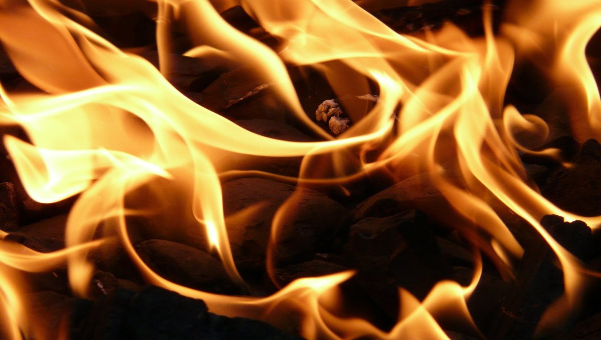 Karnataka Chikmagalur Drunken Man Set Fire on House 2 Cops Injured 