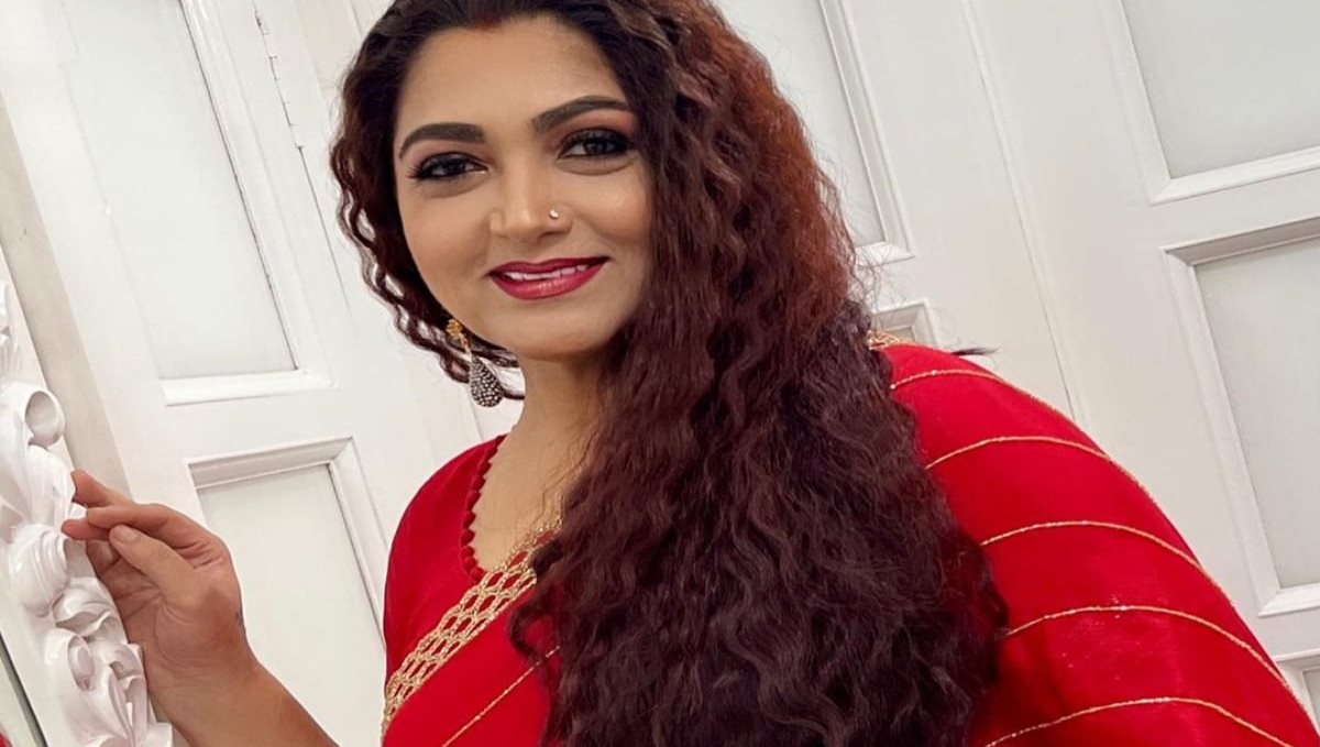 Actress kushbu in red saree new look