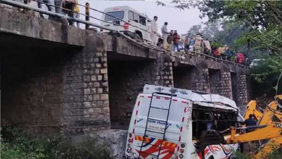 Gujarat Udaipur Bus Accident 4 Died Police Investigation 