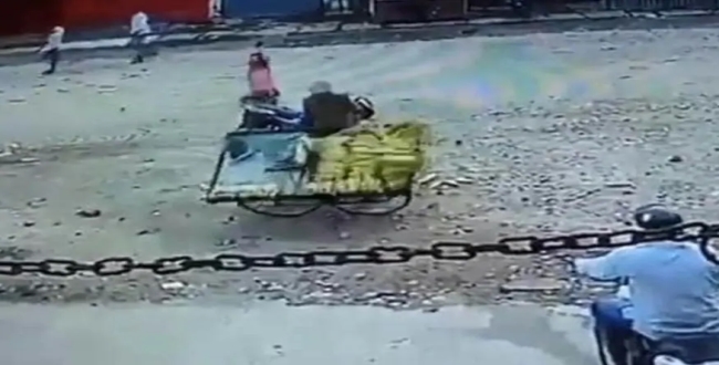 Cop damaged poor man handcart viral video
