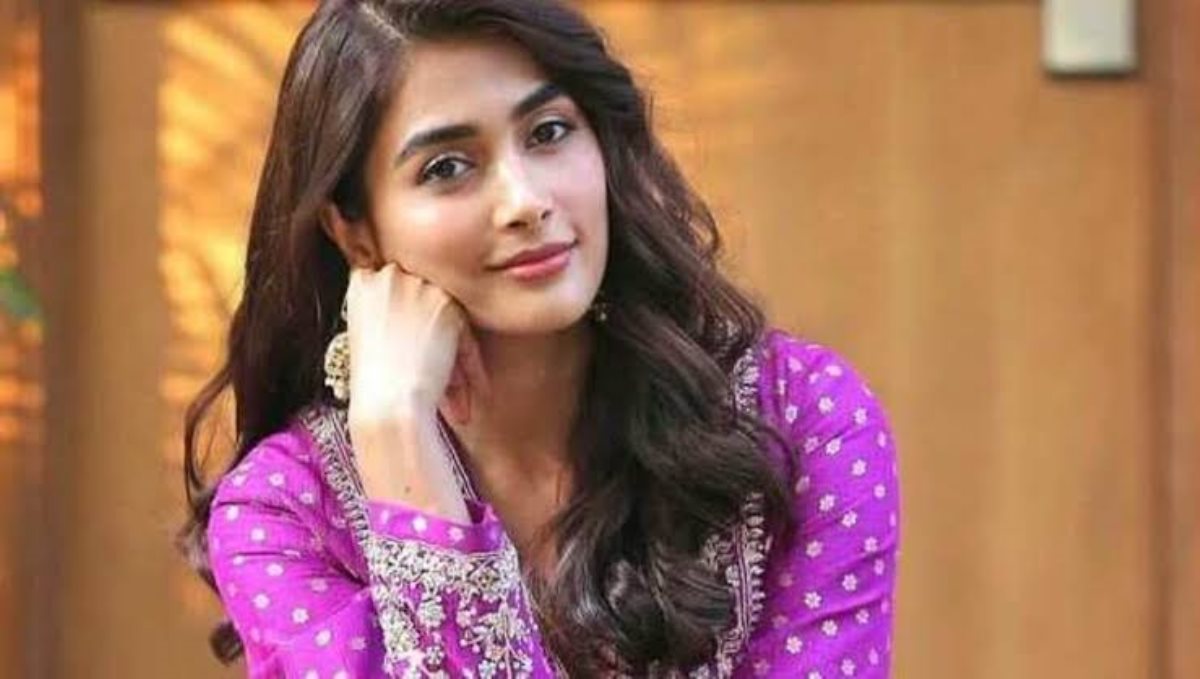 pooja hegde help 100 family who affected by corono lockdown