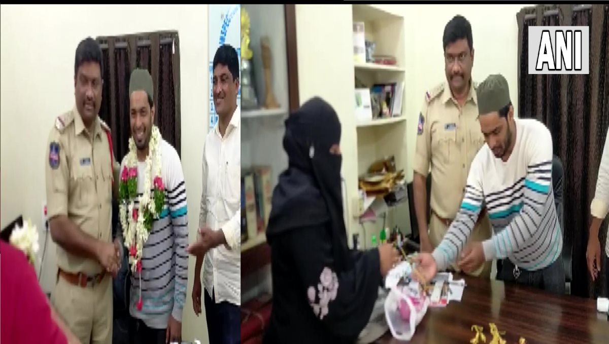 Hyderabad Auto Driver Hand Over Gold Jewels to Owned Couple They Missing Jewels during Travelling 