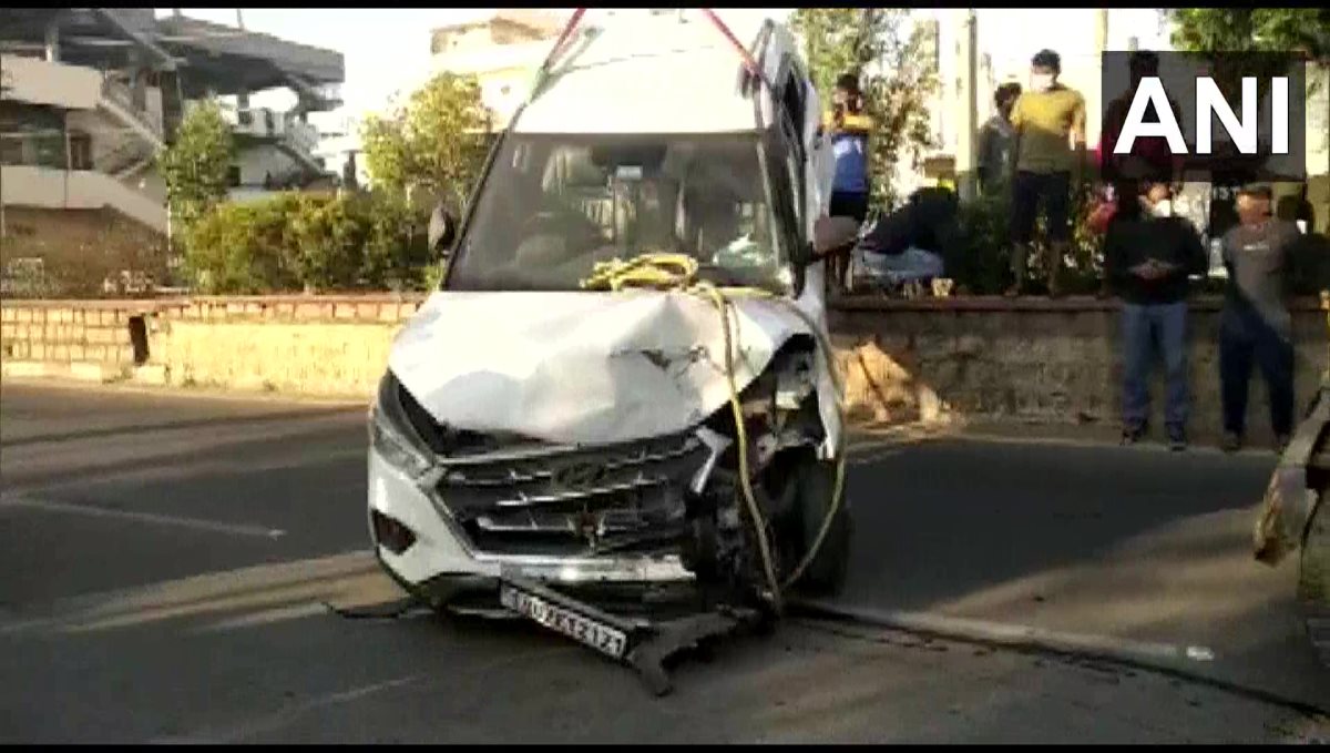 Telangana Hyderabad Car Accident 4 Pedestrians Died 