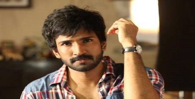 actor-aadhi-haircut-to-his-father