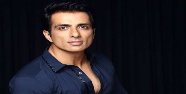 sonu-sood-donate-food-for-poor-people