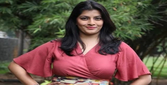 Varalakshmi interview about danny movie and politics