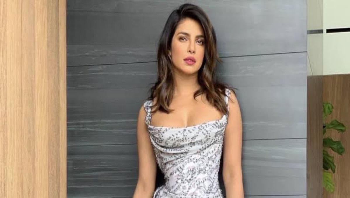 actress-priyankachopra-latest-photo-S6V7FG