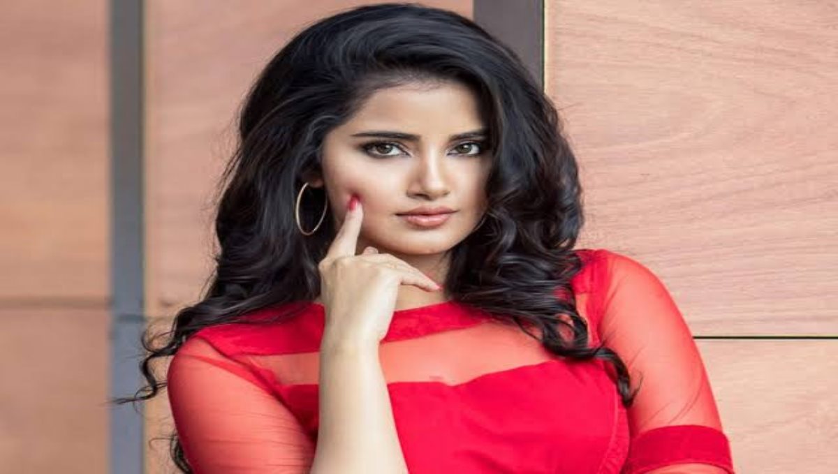 Actress anupama parameswaran latest photo