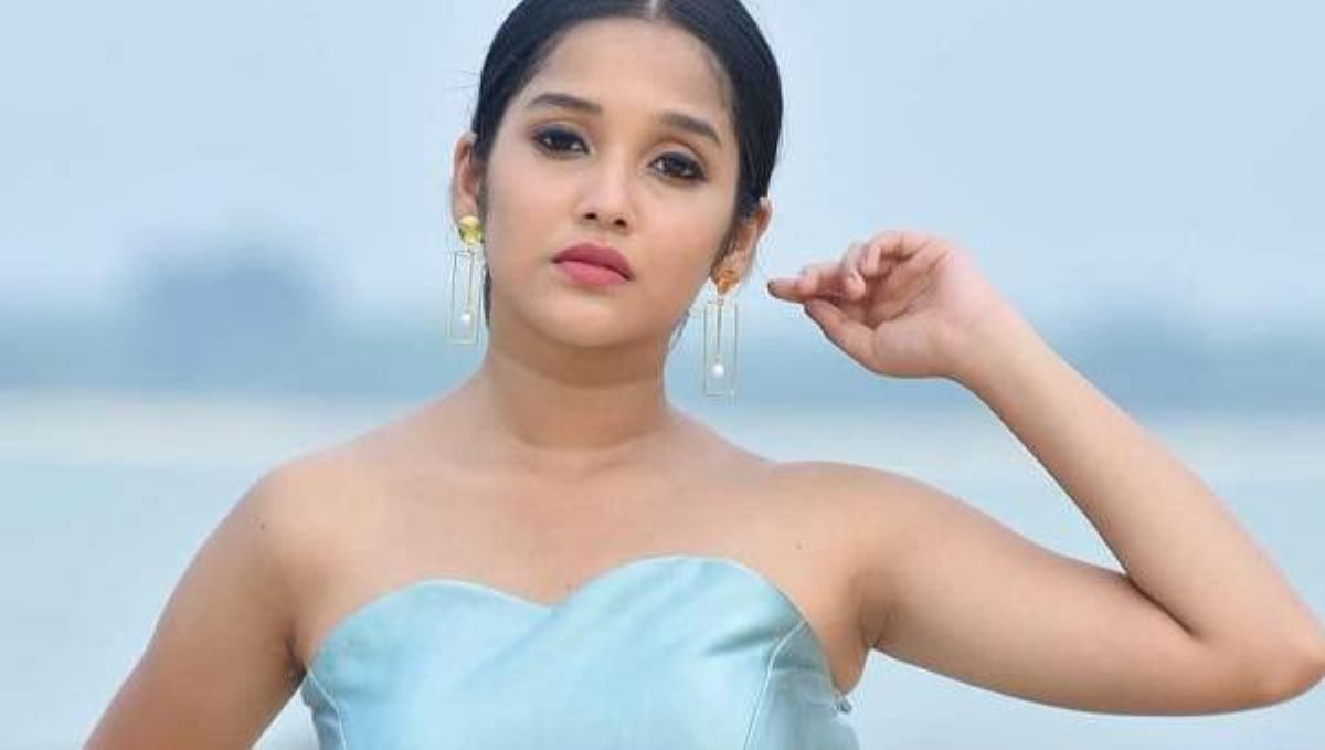 anika-surendar-photos-viral