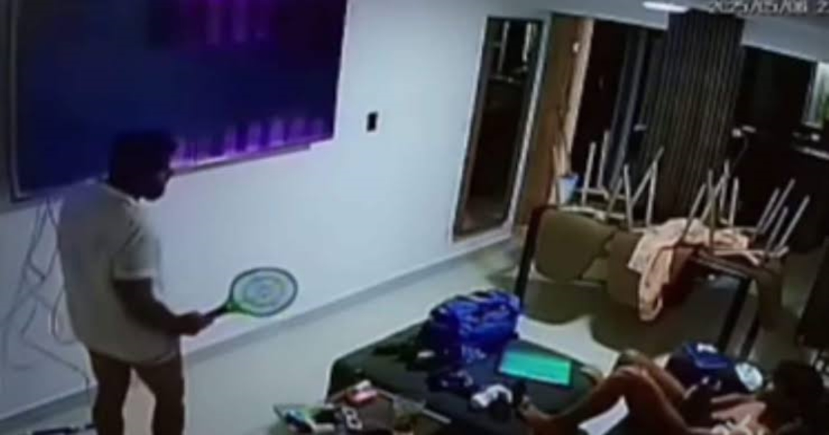 father-breaks-expensive-tv-while-trying-to-kill-mosquito
