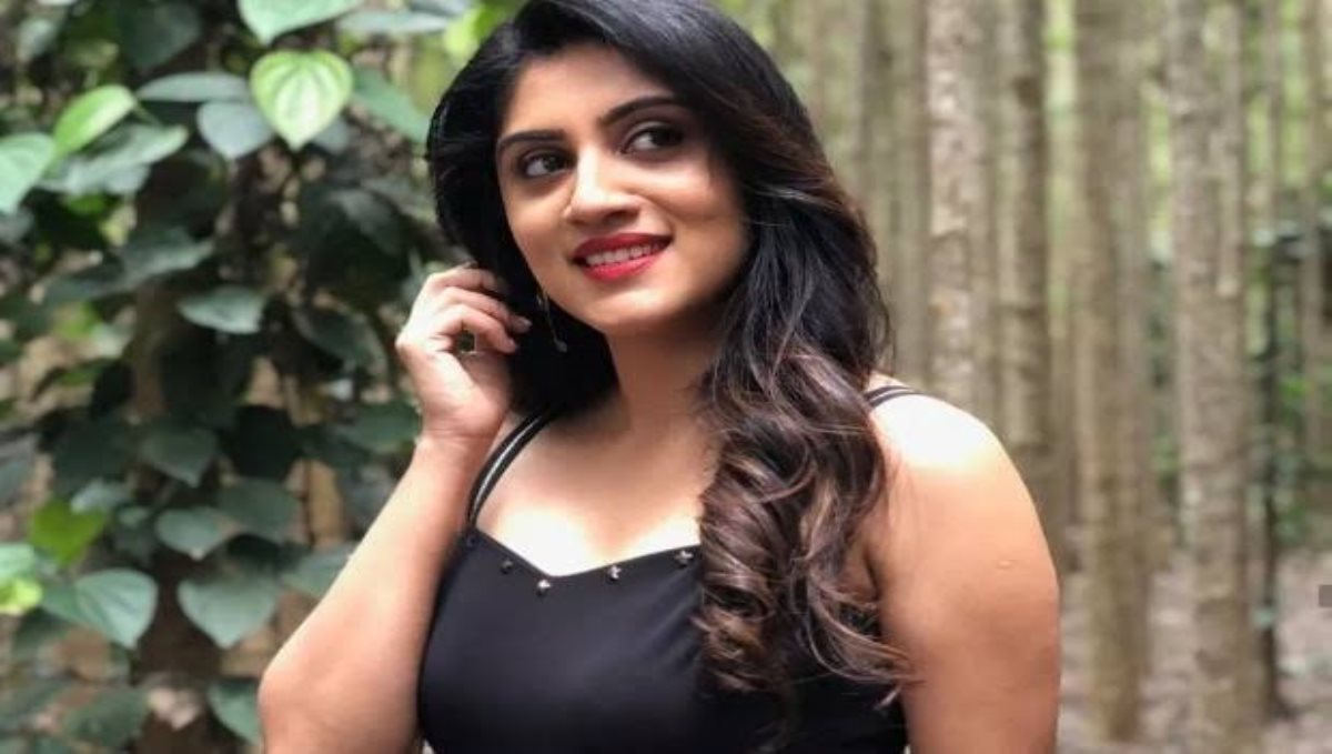 actor-dhanyabalakrishna-latest-photo