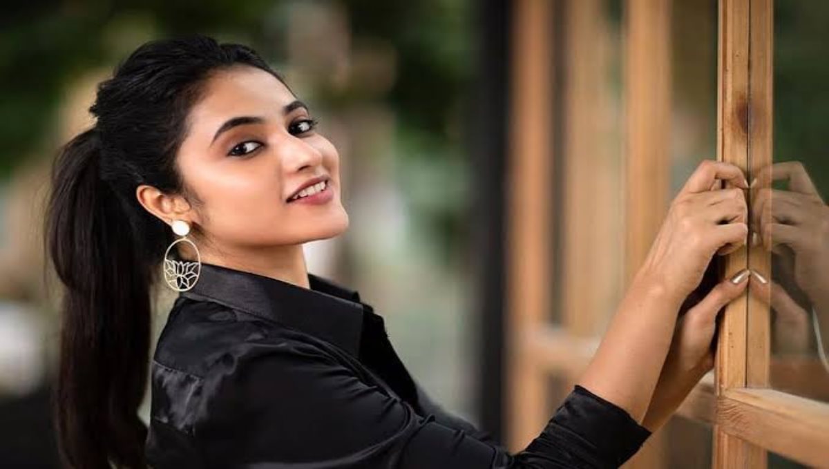 Actress priyanka mohan latest photoshoot video