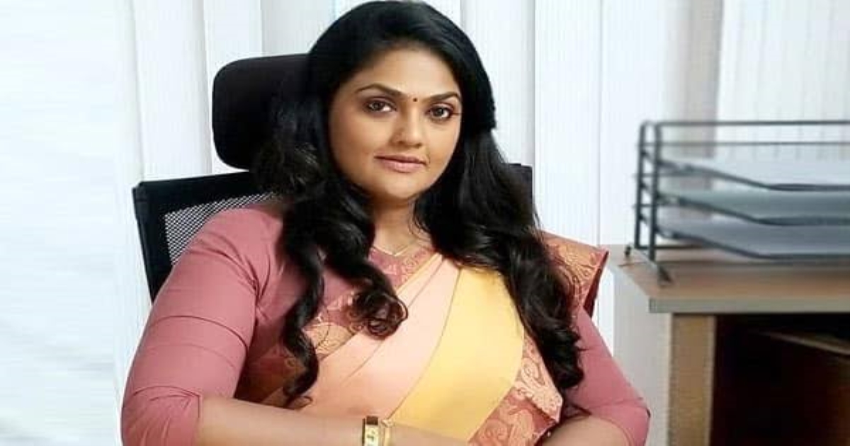 nirosha-shares-image-with-husband