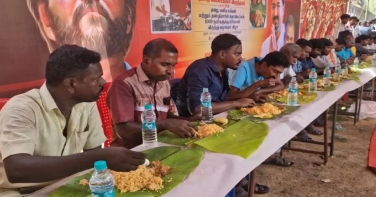 kanchipuram-tvk-party-members-donate-1000-foods-for-peo