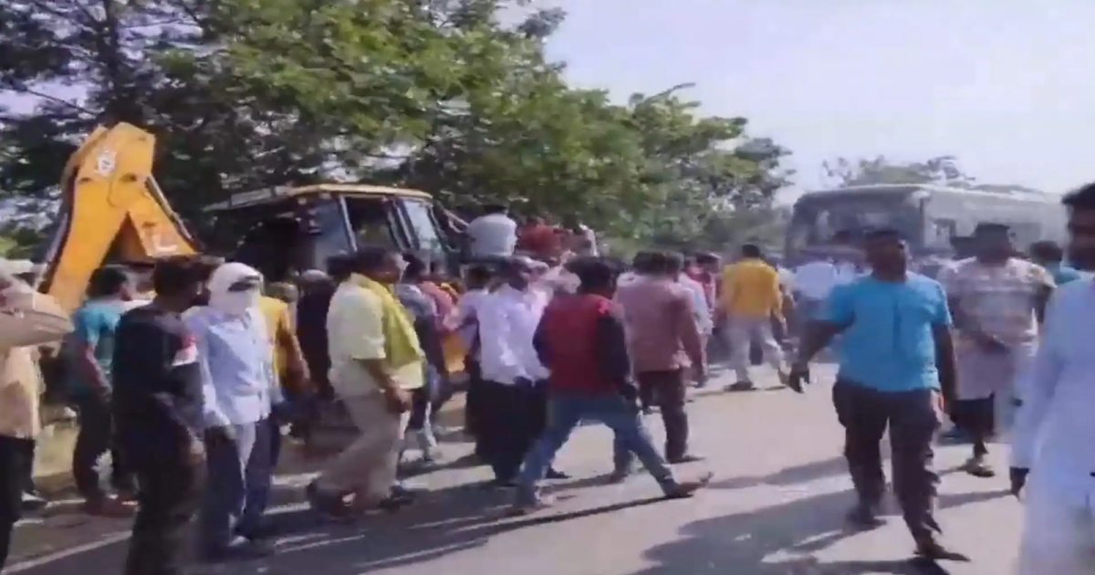 in Maharashtra Bus Crash 11 Died 