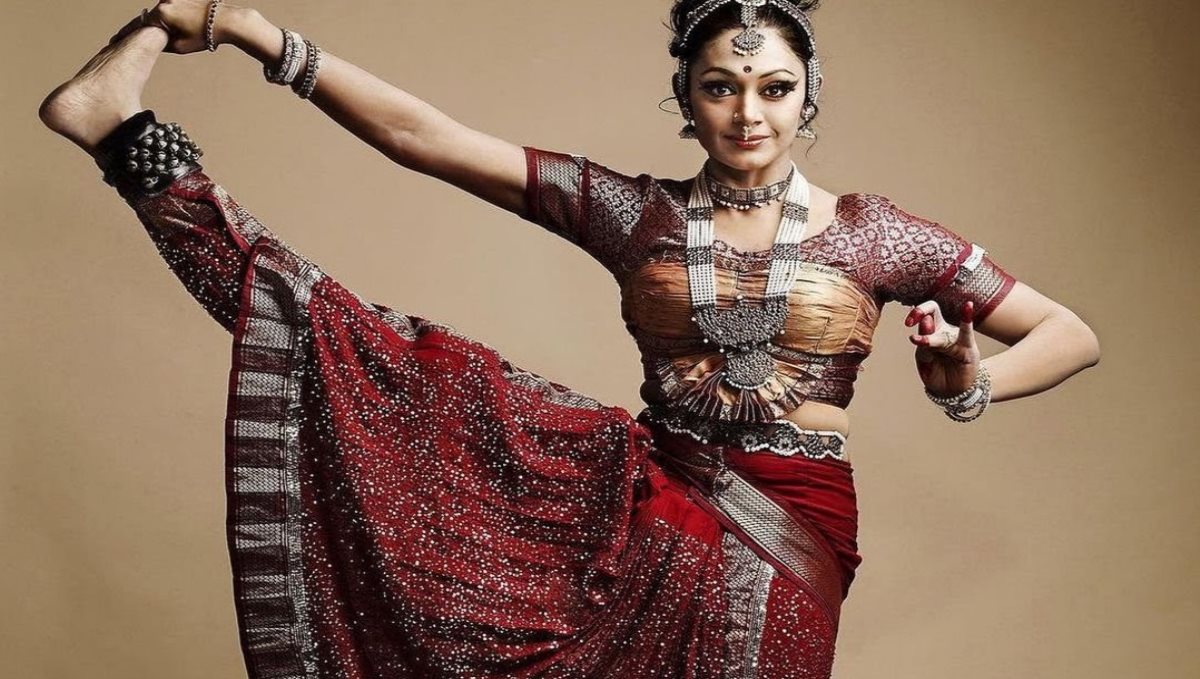 actress-shobana-bharathanatyam-dance-video-viral