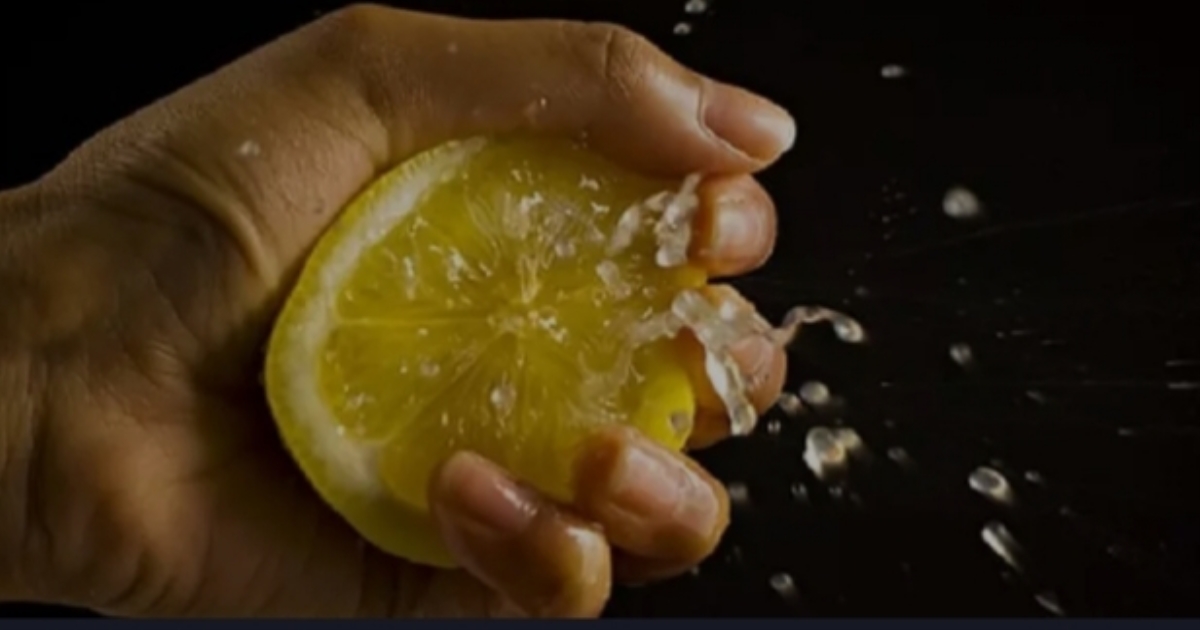 Don't squeeze lemon juice on hot food