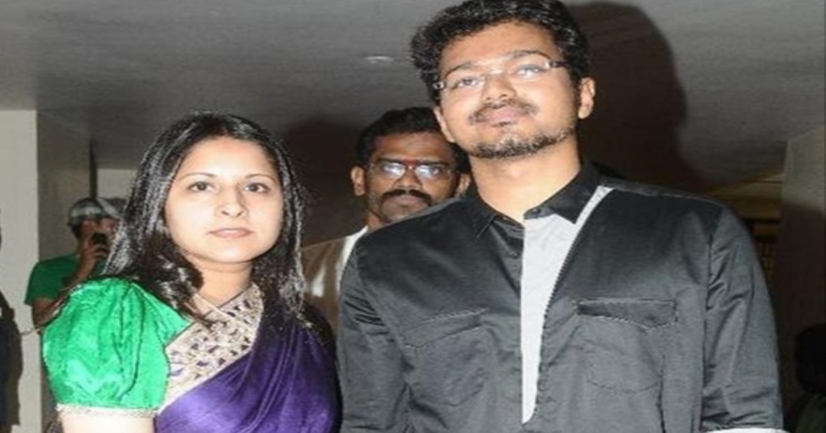 A rare video of vijay baking dosa and eating it with his wife has gone viral