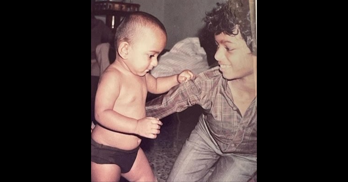 Vijay with vikranth childhood photo virl