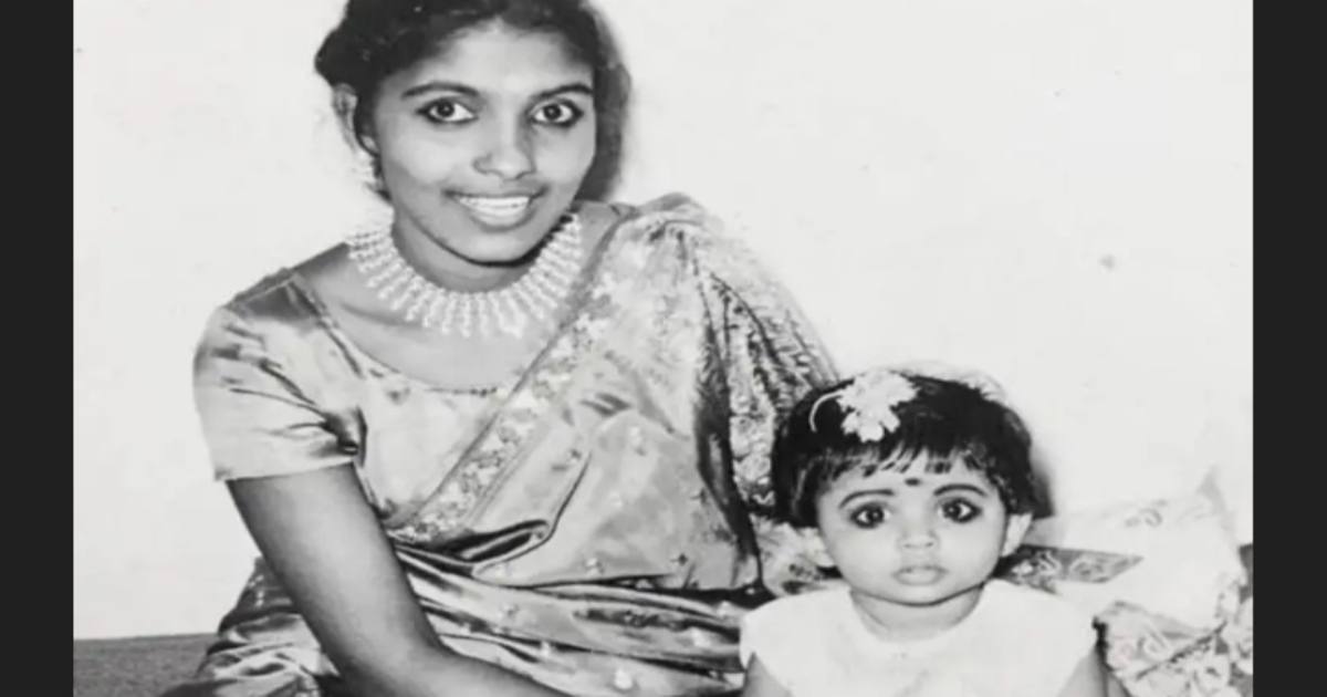 Actress nadhiya childhood photos viral