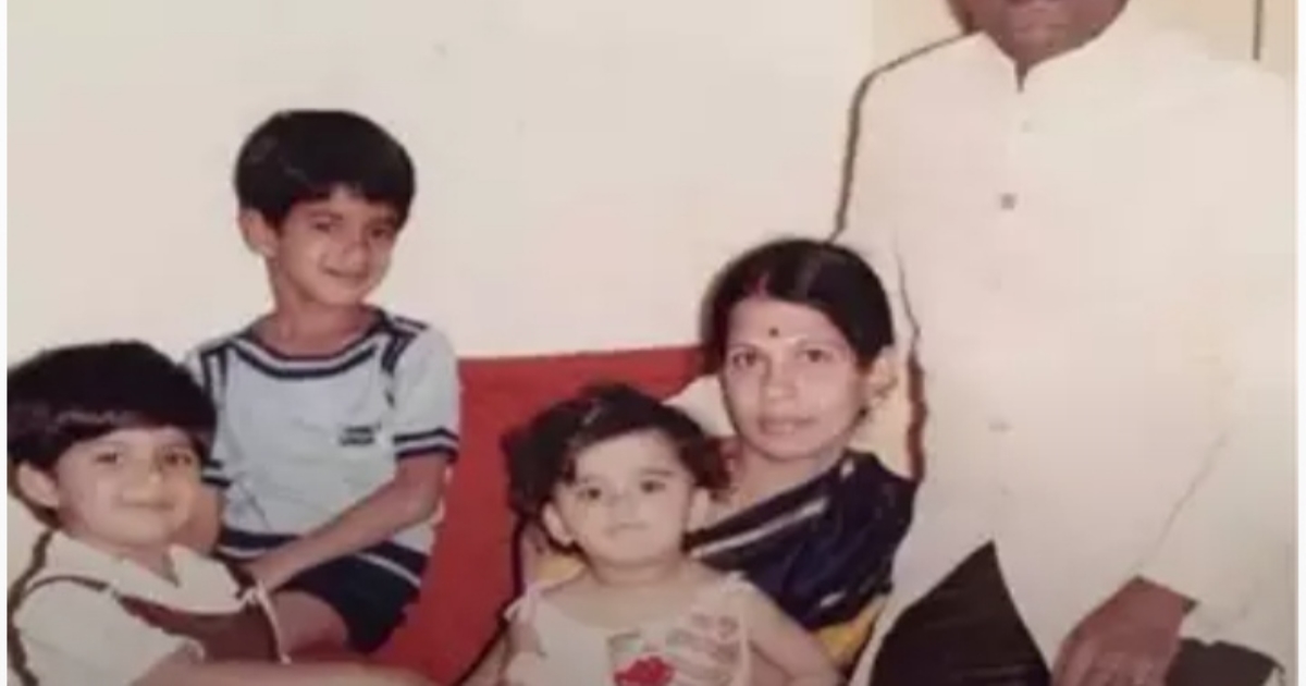 Actress anushka viral childhood photos