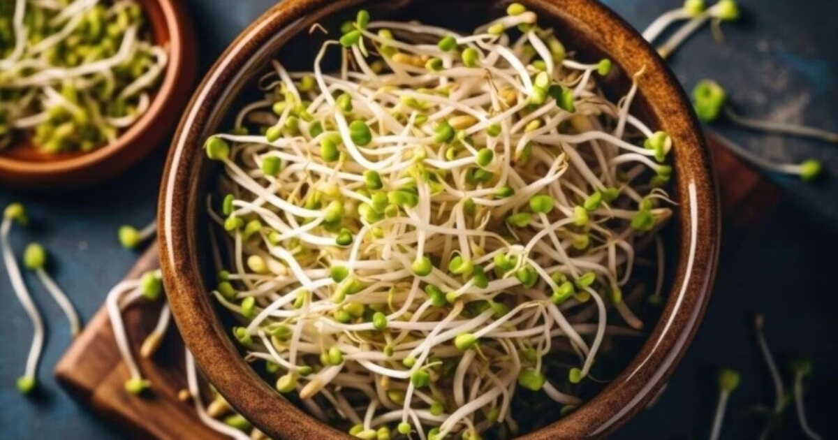 Should not eat sprouts at empty stomach 