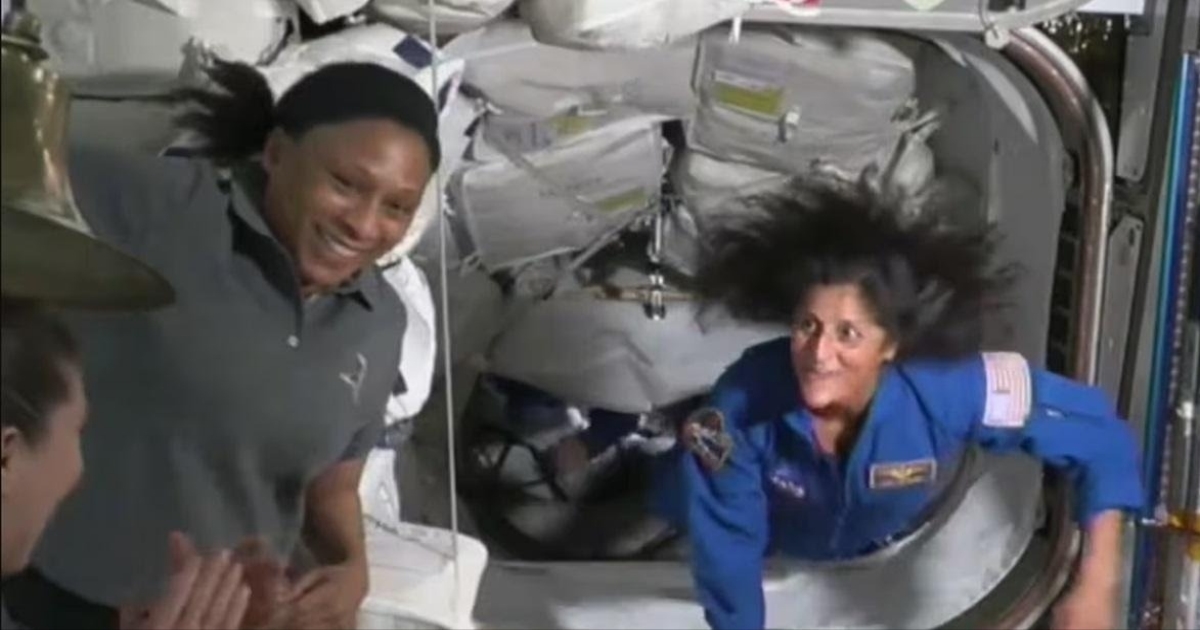 sunitha-williams-dances-in-space-station-viral-video