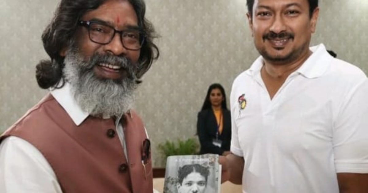 jarkand-chief-minister-holding-kalaignar-book-photos-vi