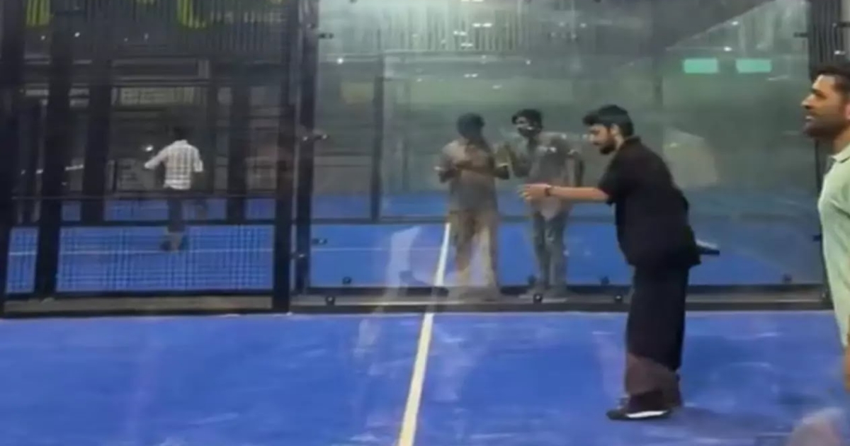 Anirudh play with dhoni photo viral