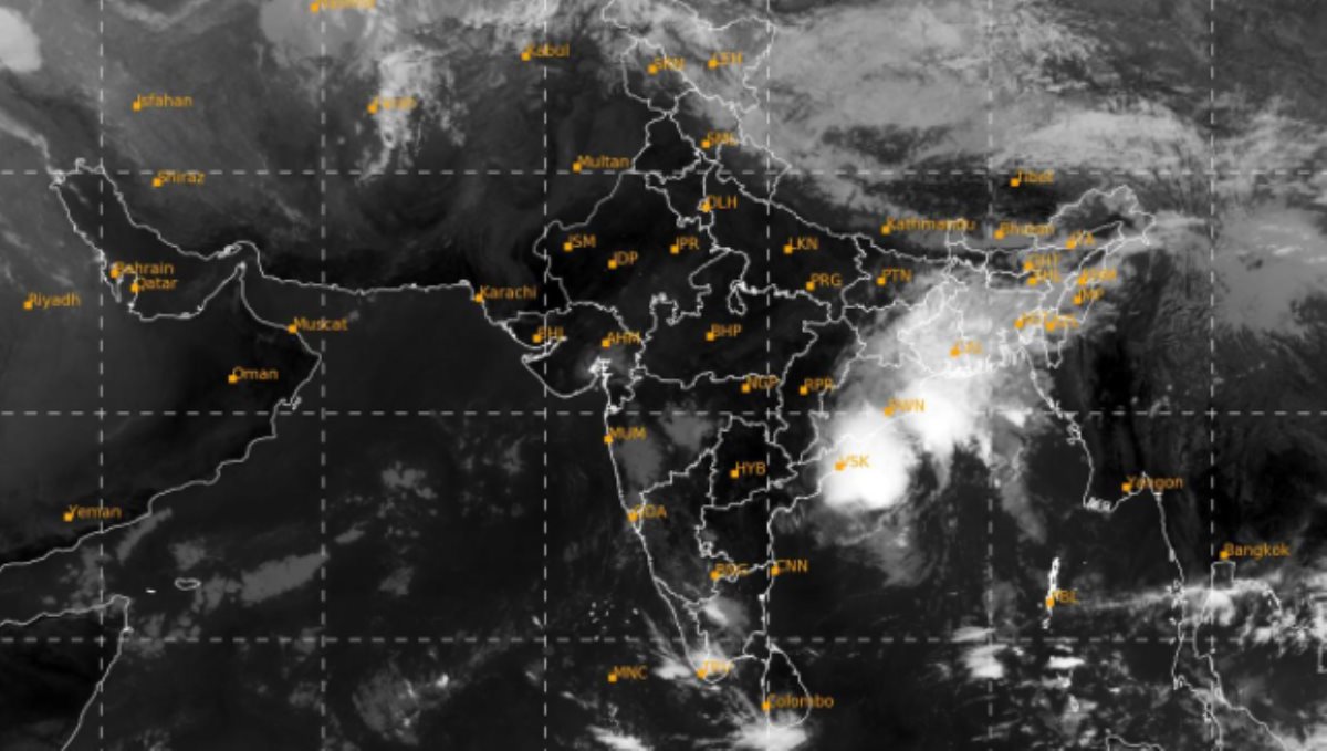 Cyclone Jawad Near Andra and Odisha Rescue Team Ready Evacuate 45000 Peoples Visakhapatnam 