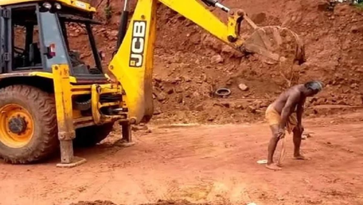 old-man-used-jcb-for-scratch-his-back-viral-video