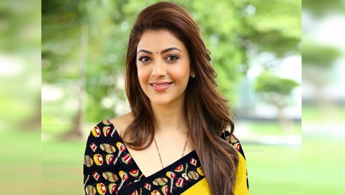 Actress Kajal agarwal very close with her fiance viral photo 