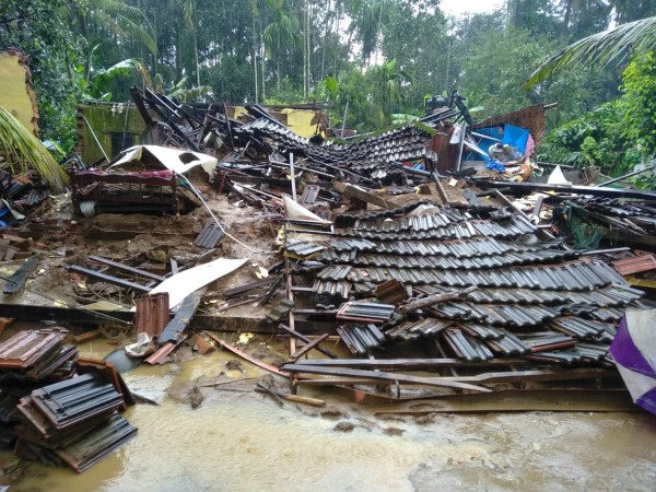 congress built 1001 new houses for kerala flood