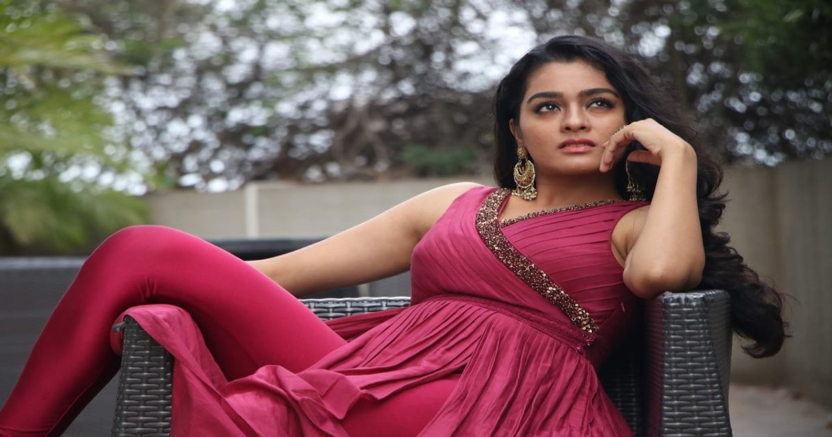 actress-kayathri-glamour-photoshoot-viral
