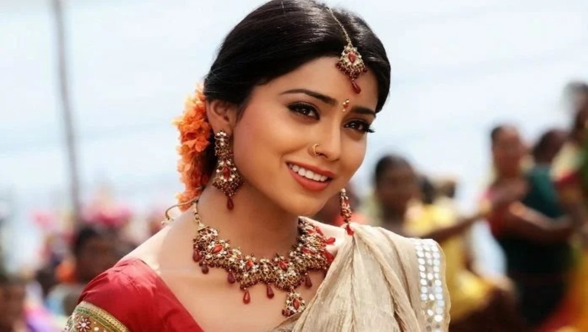 Actress shreya first saree wearing photo viral