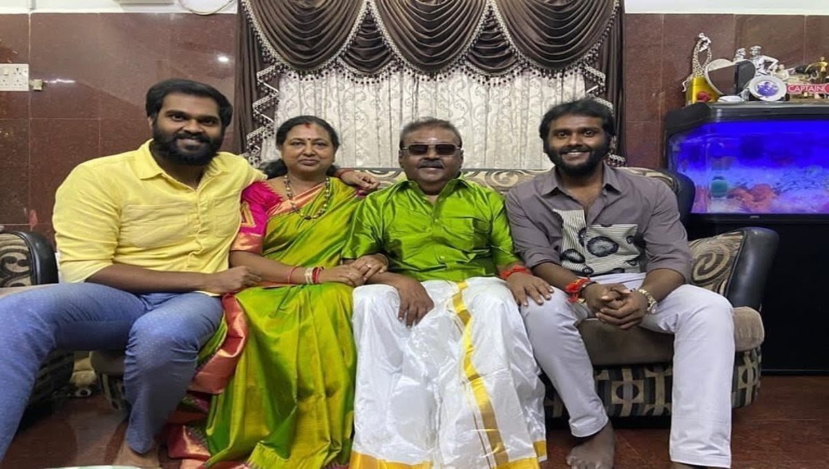 actor-vijayakanth-celebrate-wife-birthday-our-home