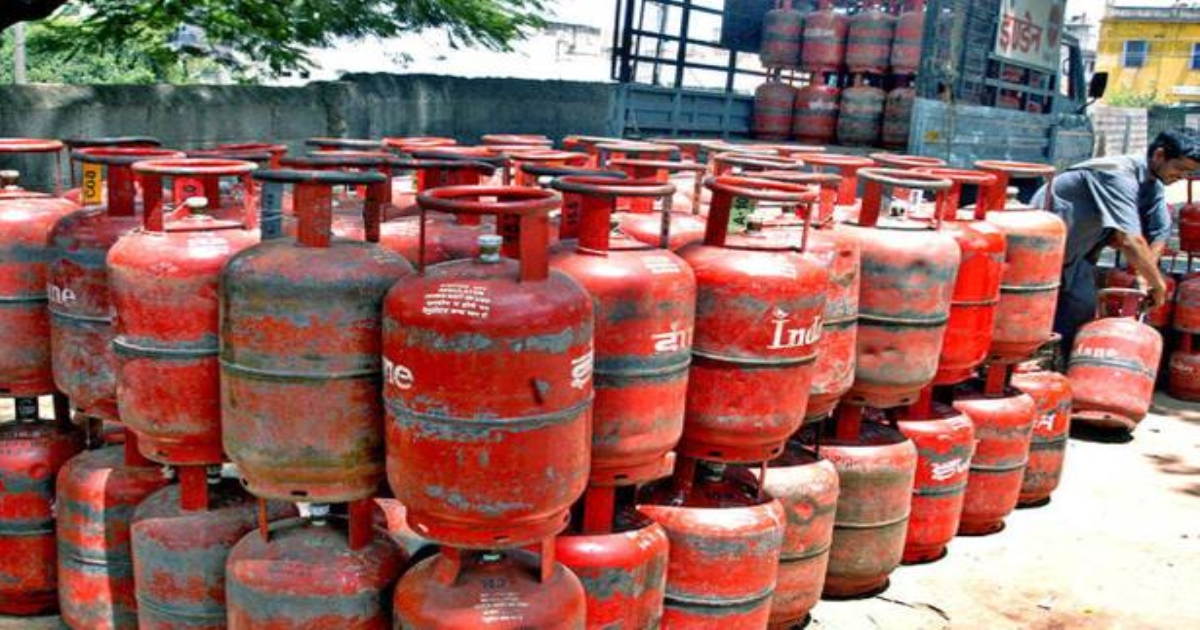 Commercial gas cylinder rate increased today 