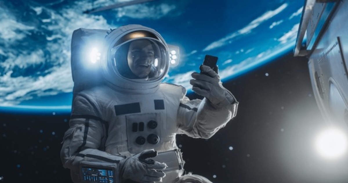 nasa-allows-astronauts-use-smartphones-in-space