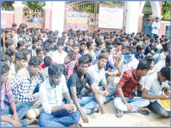 rajahs college student protest in front of the college