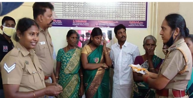 police-held-marriage-in-police-station-near-pudukottai