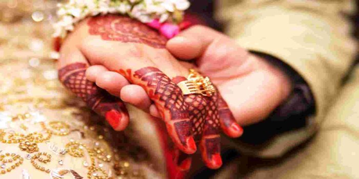 Rs.10 lakh financial support in caste mixed marriage