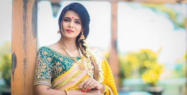 meera-mithun-glamour-photo-viral