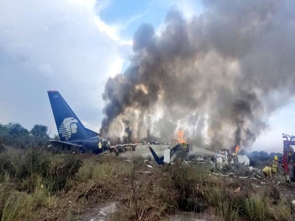 flight accident in mexico 101 passengers are saved 