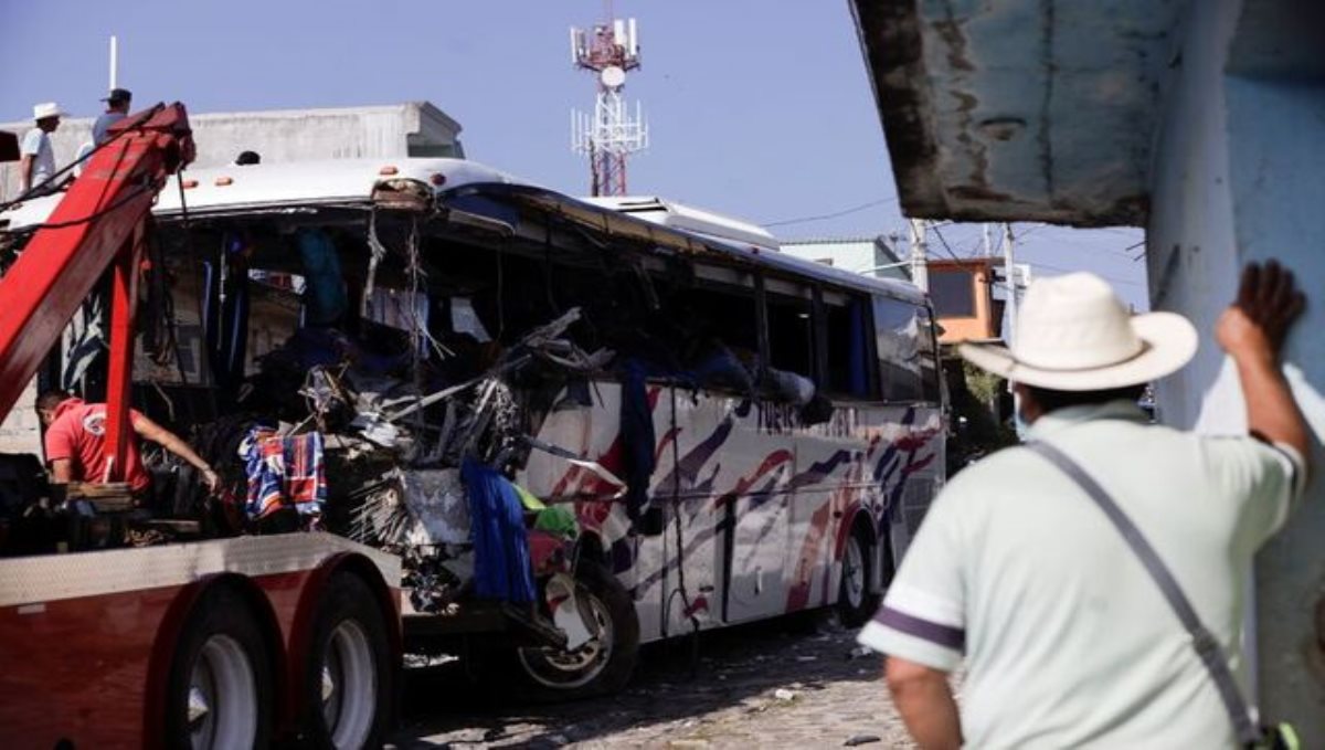 Mexico Bus Accident 19 Died on Spot 32 Injured 