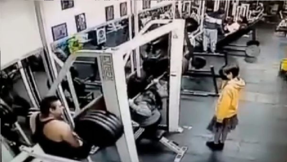 Mexico Peralvillo Fitness Center Gym Woman Cursed Death Weight Lift 180 Kg